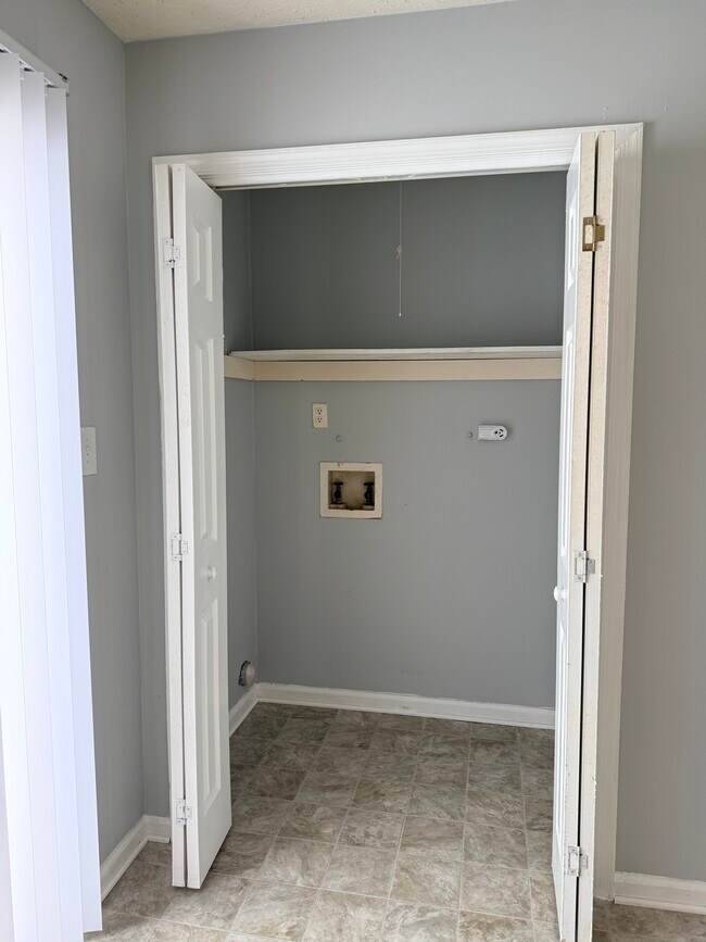 Foto del edificio - 15 Ferguson Dr