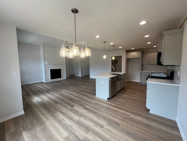 Foto del edificio - Beautiful, brand-new, 3-bedroom, 2-bath home in Nixa with a 3-car garage.