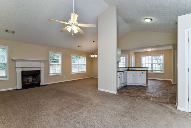 Foto del edificio - 3600 Biltmore Oaks Dr SE