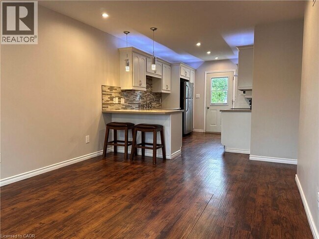 Building Photo - 445 Upper Wellington St