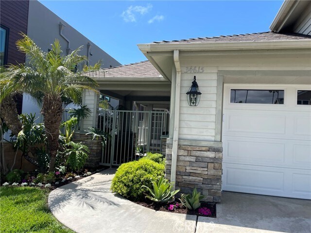 Foto del edificio - 34615 Via Catalina