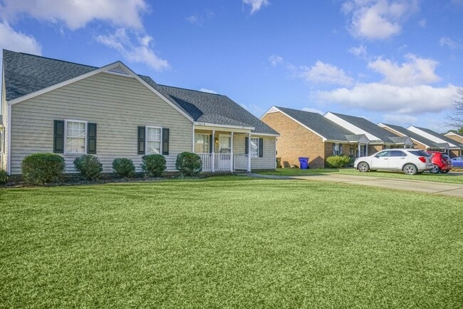 Foto del edificio - 3418 Pear Tree Court Unit B
