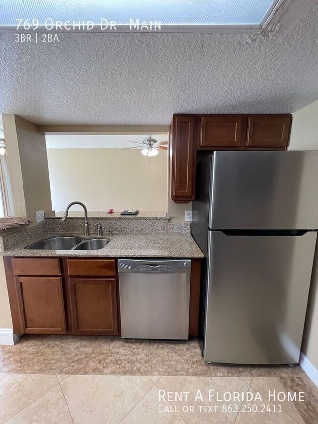 Foto del edificio - 769 Orchid Dr