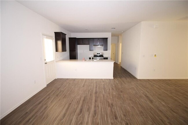 Building Photo - 3401 Breckenridge Dr
