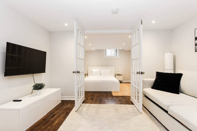 Photo du bâtiment - 8643 Rue Saint-Denis-SI ID1520405P
