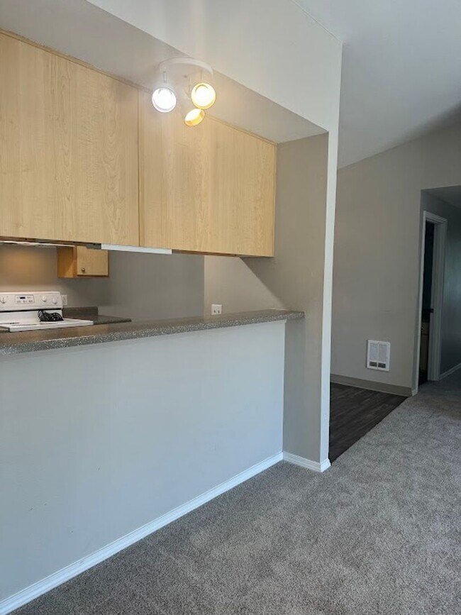 Foto del edificio - Everything you’ve been dreaming of is here. Come Lease today!