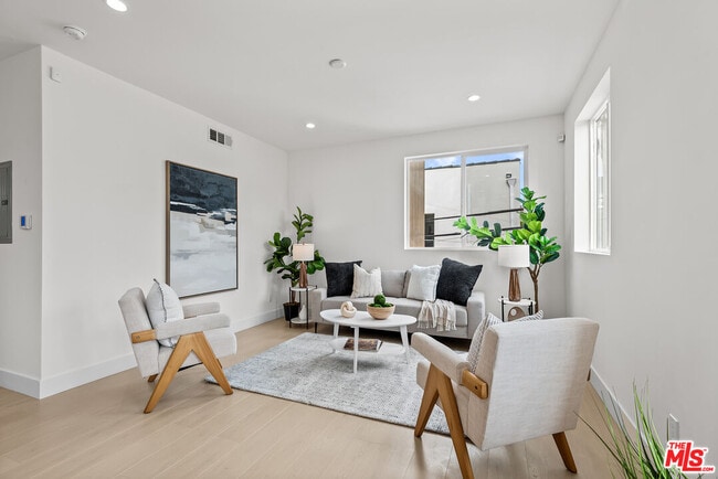 Building Photo - 3626 E 1st St