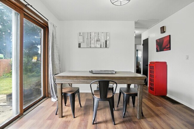 Foto del edificio - 2295 Deblin Dr