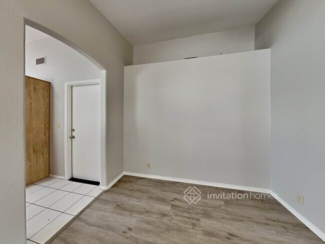 Building Photo - 11028 N 59th Dr