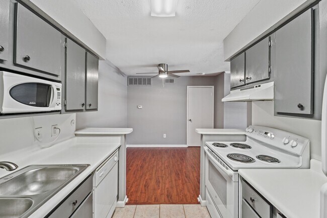 Foto del edificio - 2350 Bering Dr