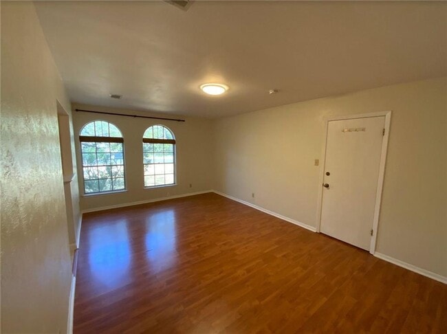 Building Photo - 1311 Cardinal Hill Dr