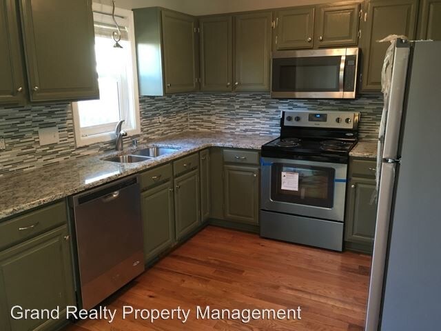 Foto principal - 2646 Quincy St NE