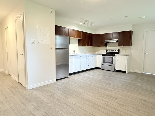 Building Photo - 20 Bradmon Dr
