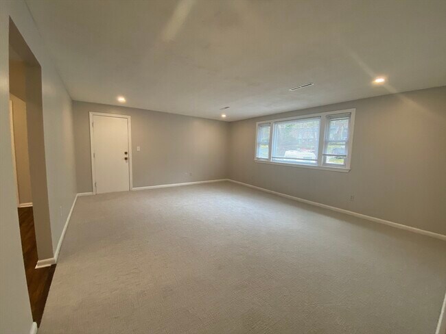 Foto del edificio - 128 Cheryl Ln