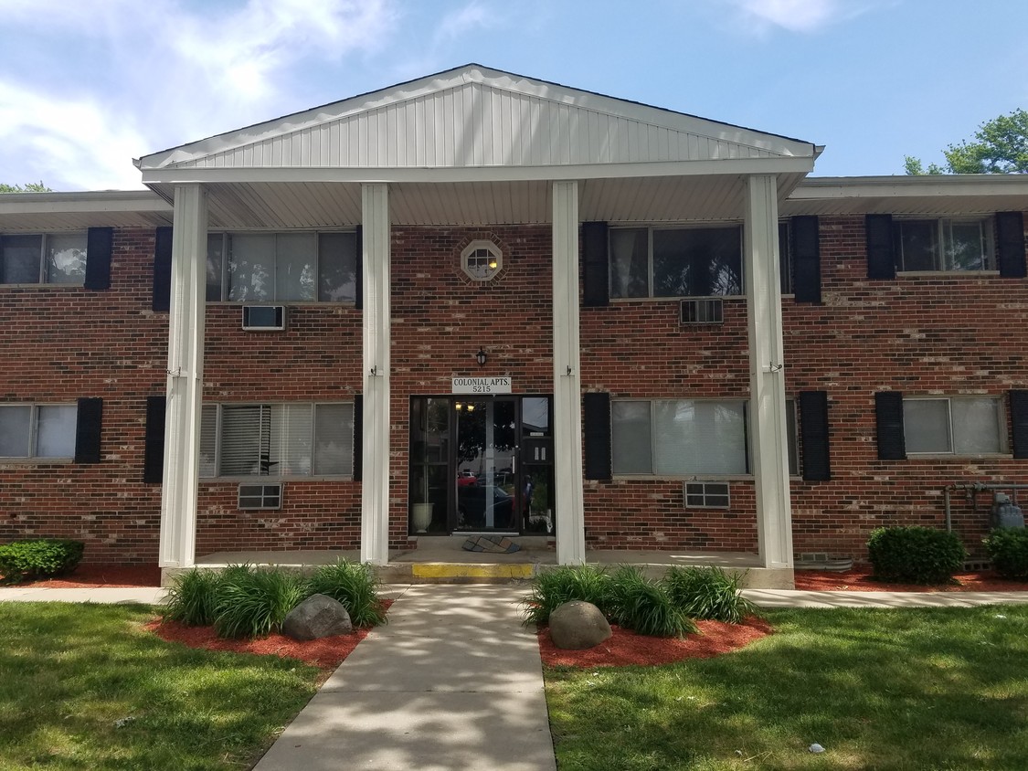 Building Photo - Colonial Apartments