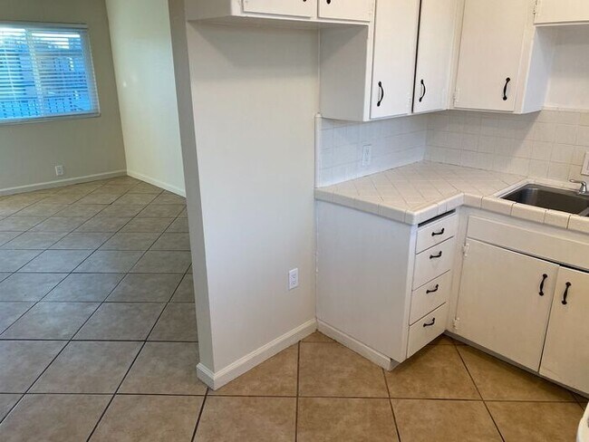 Foto del edificio - Great 1 Bedroom Apartment in Los Banos!