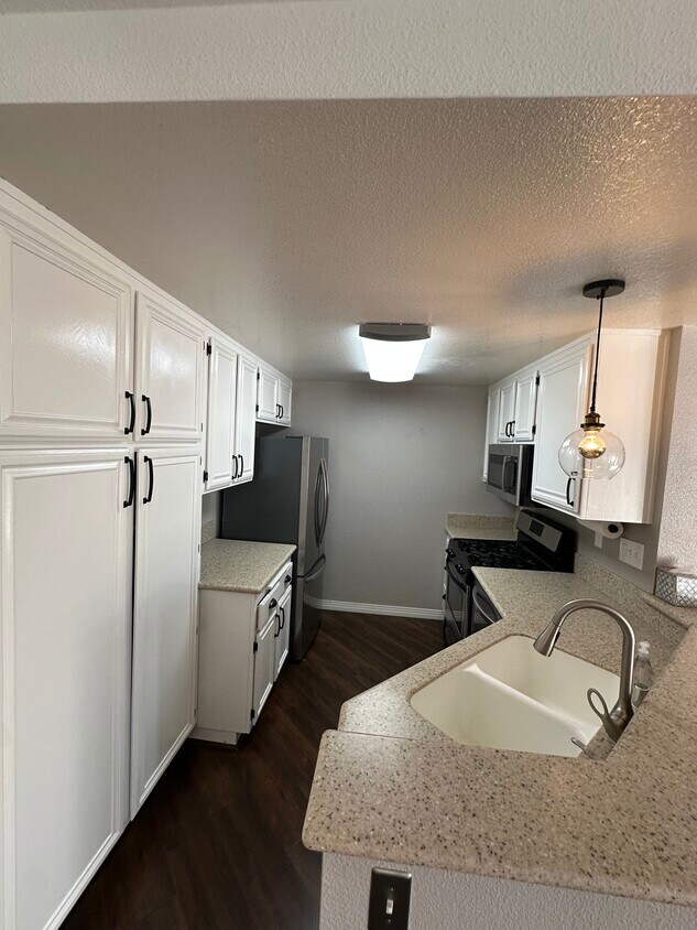 Primary Photo - 11345 Affinity Ct