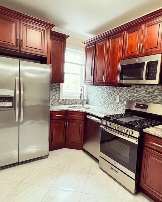 Foto del edificio - 408 Woodlawn Ave