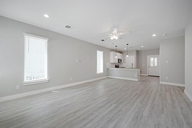 Foto del edificio - 346 Shady Bluff Dr