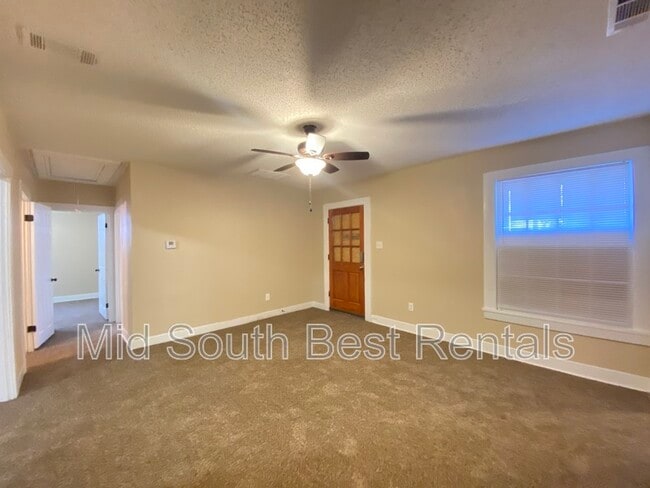 Building Photo - 804 S Booker St