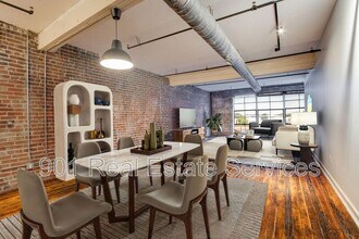 Building Photo - 413 S Main St