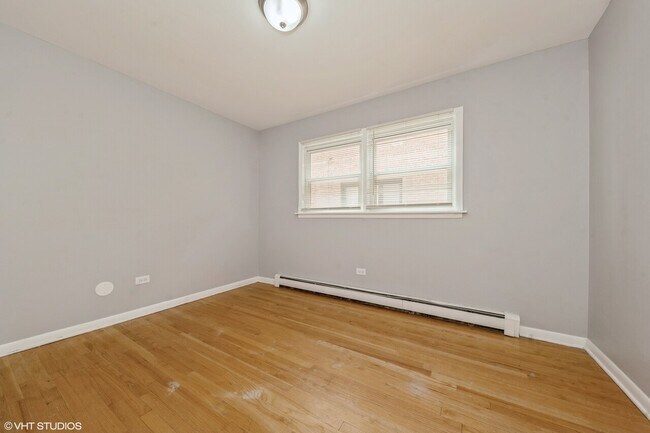 Foto del edificio - 383 Yates #2