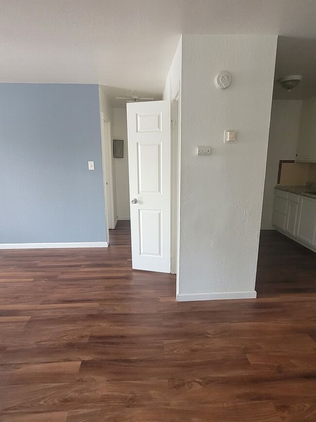 Building Photo - 3900 43rd Ave