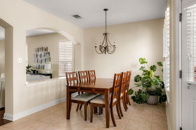 Foto del edificio - 1821 Village Oak Ct