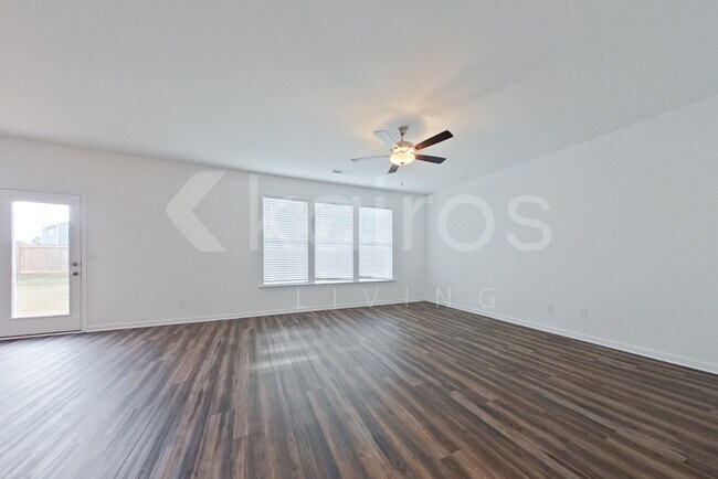 Foto del edificio - 105 Silver Maple Ln