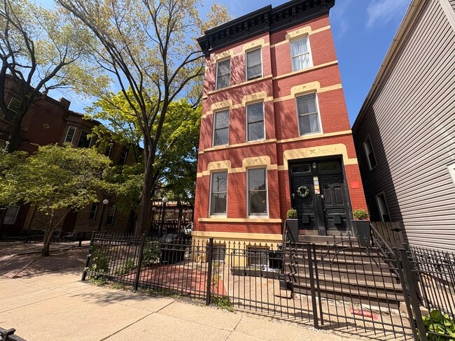 Building Photo - 1900 N Bissell St