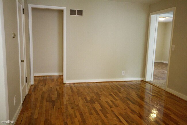 Building Photo - 3 br, 1 bath House - 1808 Eckener Dr Avail...