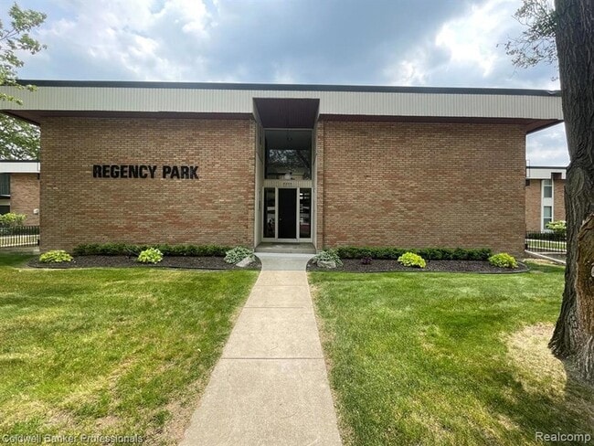 Building Photo - 4200 S Rochester Rd
