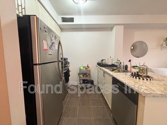 Building Photo - 125 Shoreview Pl