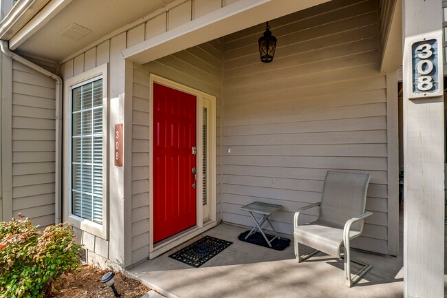 Building Photo - 308 Chota View Pl