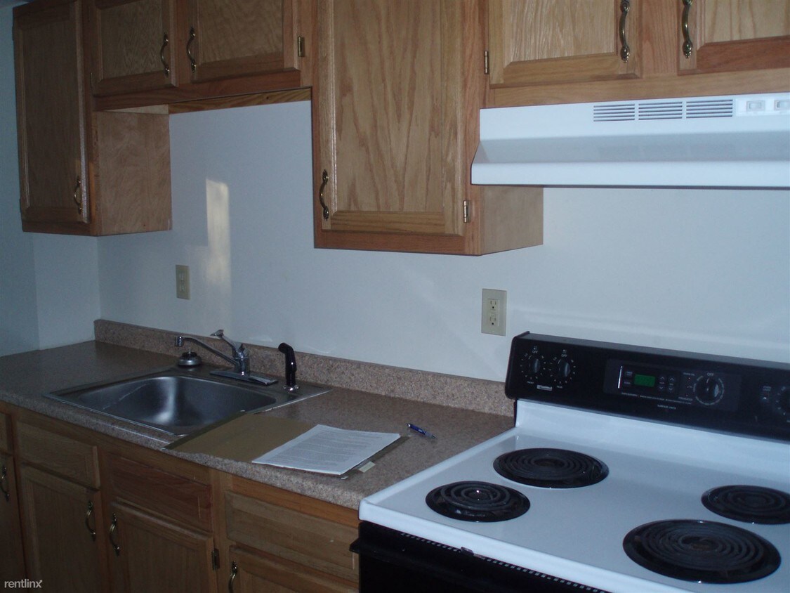 289 N Main St, Winsted, CT 06098 Condo for Rent in Winsted, CT