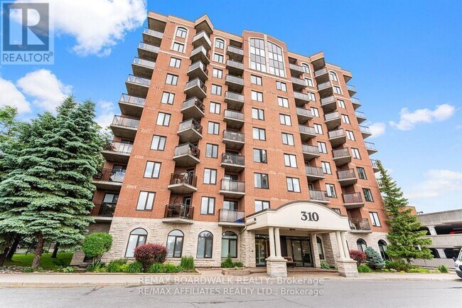 Building Photo - 310 Central Park Dr