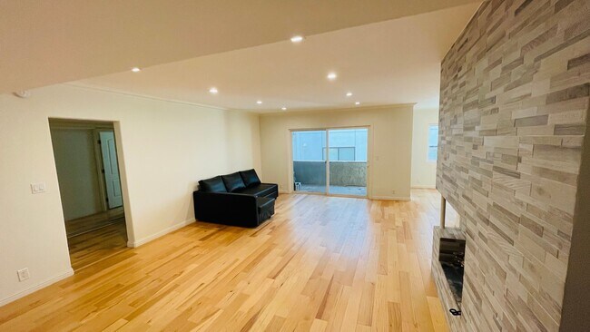 Foto del edificio - 451 S Barrington Ave
