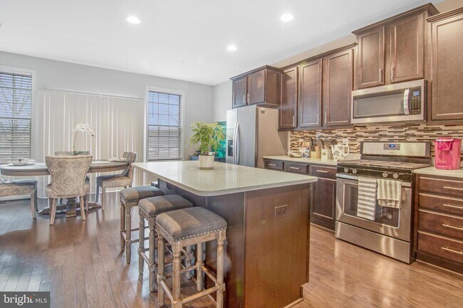 Building Photo - 8175 Hollow Ct