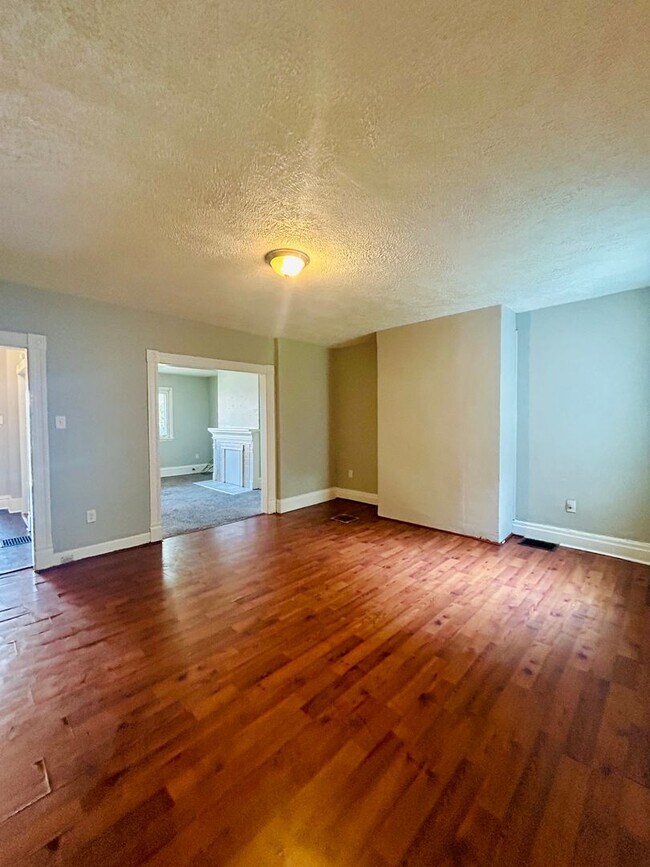 Foto del edificio - 2 Bedroom w/large attic space l Housing Vo...