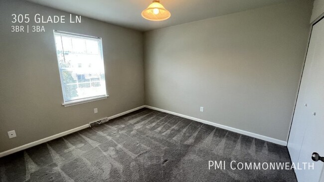 Building Photo - 3 Bed / 2.5 Bath Townhouse (Available 3/10...