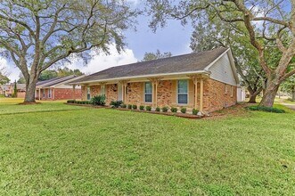 Building Photo - 6031 Cerritos Dr