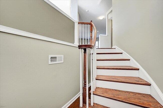 Beautiful and Inviting Foyer - 307 Ellison Dr