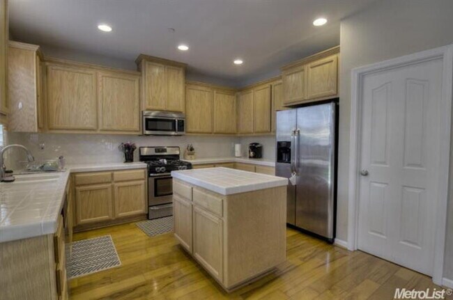 Building Photo - 1411 Landmark Cir