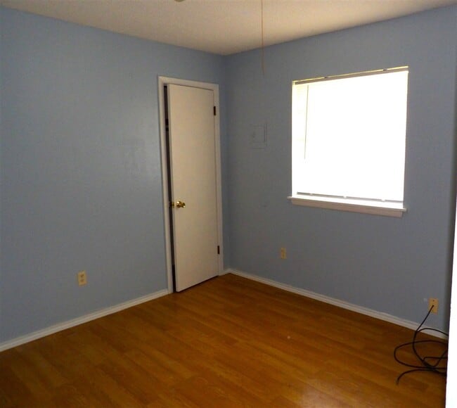 Building Photo - 715 SW Ranch Oak Blvd