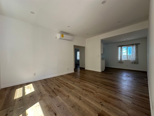 Foto del edificio - 455 W Cowles St