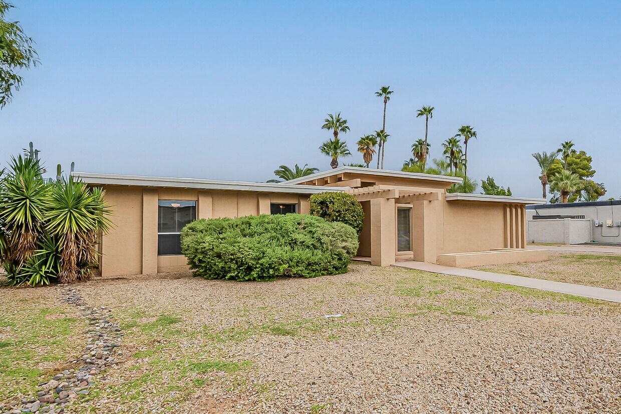 Primary Photo - 85254! Four Beds with POOL!
