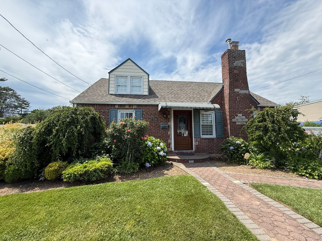 Foto principal - 730 Cottage St