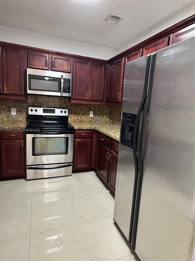 Foto del edificio - 5271 SW 8th St