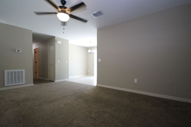 Building Photo - BEAUTIFUL 3 Bd/2Ba Home!!