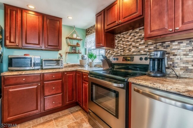 Foto del edificio - 54 Glenbrook Dr